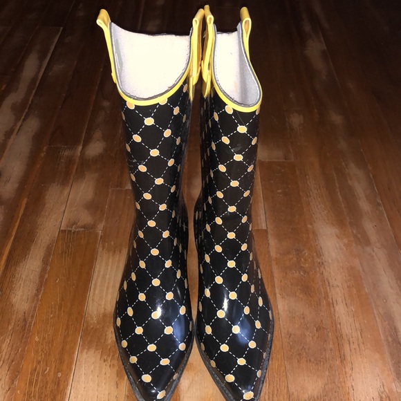 Stadium stompers - Picture 3 of 6